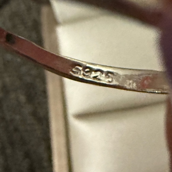 Elegant Silver Heart Ring with Red Gemstone - Picture 2 of 2